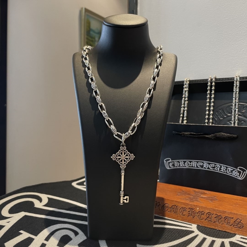 Ch**me He**ts necklaces